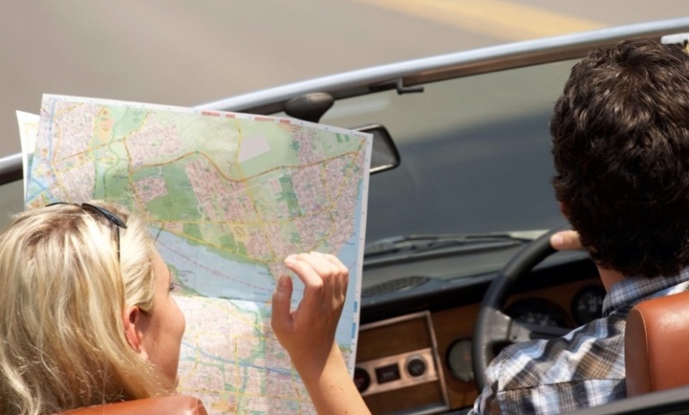 Приобретите Зеленую карту, если собрались в путешествие по странам на автомобиле.